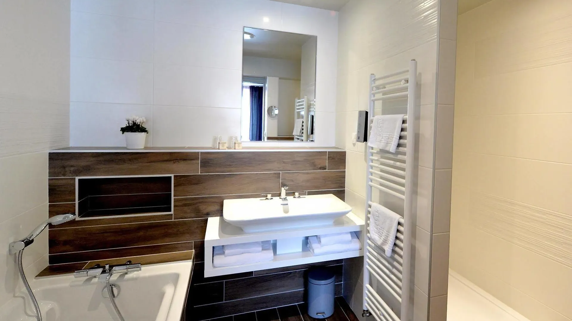Hotel Le Broceliande - Sure Hotel Collection By Best Western Bedee